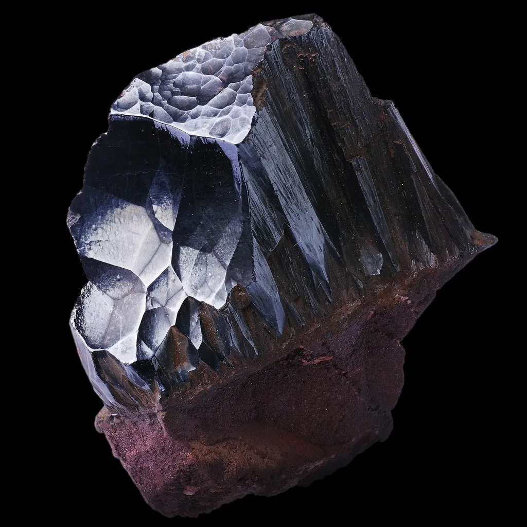 Hématite botryoïdale angulaire de Irhoud Mine, Maroc © Rémi Bornet