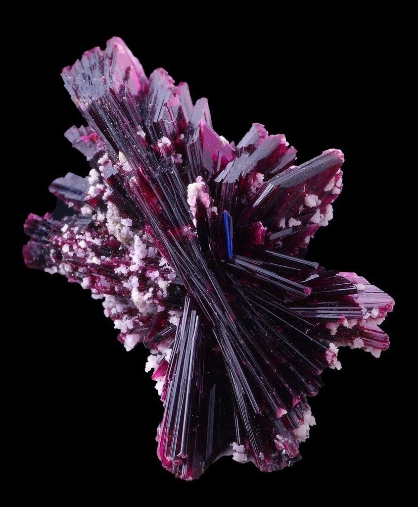 Erythrite o rojo el cobalto es un mineral arseniato de cobalto hidratado  secundaria. Desde el Monte Colbalt mina, Queensland, Australia. Fecha 2015  Fotografía de stock - Alamy
