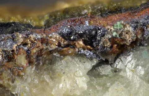 Algodonite de Clue de Roua, Daluis, Alpes-Maritimes, France © Pascal Chollet