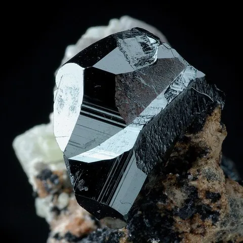 Macle d'hématite de N'Chwaning II Mine, Afrique du Sud © Rémi Bornet