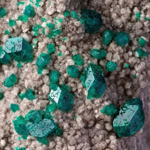 Dioptase sur calcite de Tsumeb, Namibie