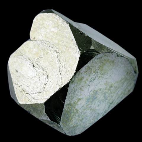 Cube de pyrite tronqué avec faces de l'octaèdre et du diploïde