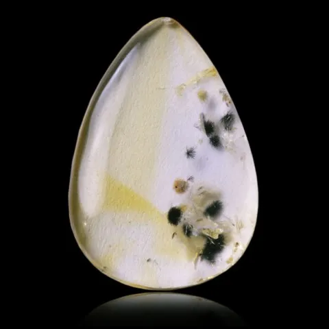 Citrine à hollandite en cabochon