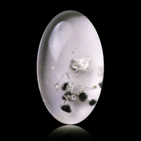 Citrine à hollandite en cabochon