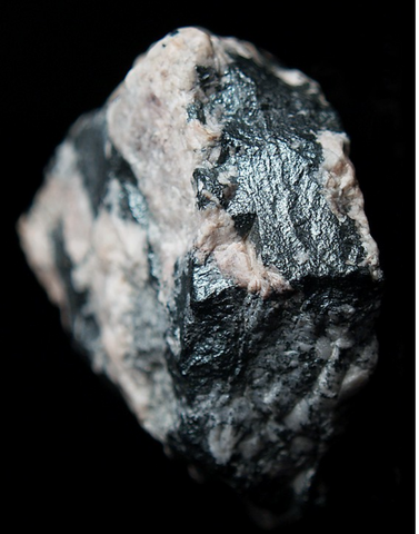 Berzélianite de Bukov Mine, Rocná deposit, République Tchèque © Zbynek Burival