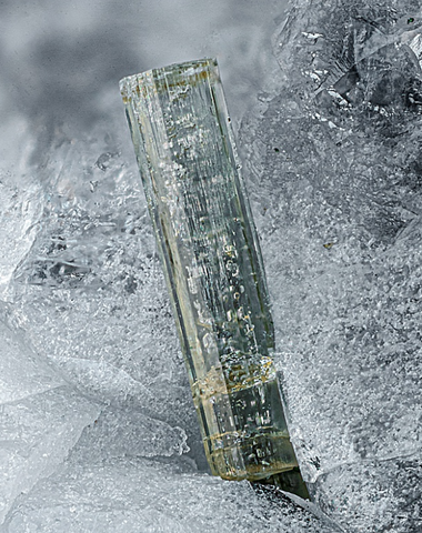 Burbankite de Poudrette Quarry, Mont St-Hilaire, Canada © Gianfranco Ciccolini