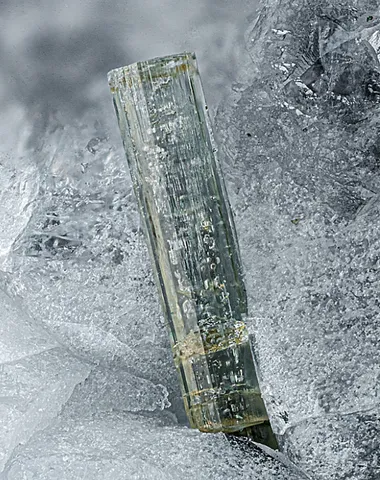 Burbankite de Poudrette Quarry, Mont St-Hilaire, Canada © Gianfranco Ciccolini
