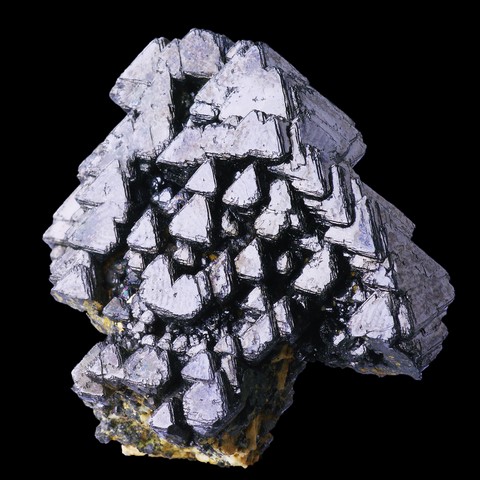 Arfvedsonite pseudomorphosé en magnétite
