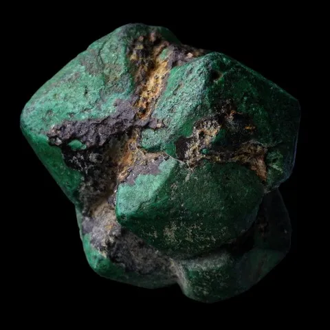 Cuprite pseudomorphosée en malachite de Chessy.