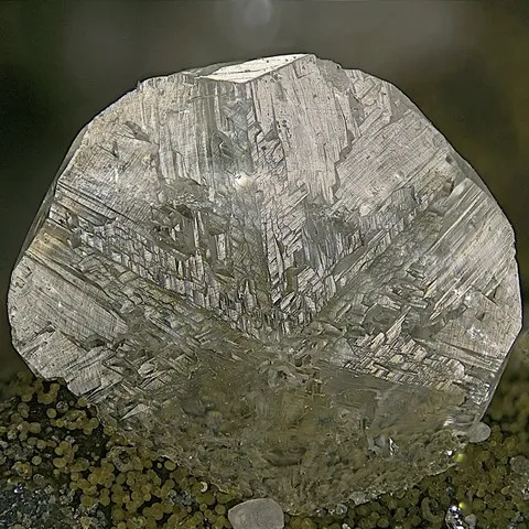 Chabazite maclée de Nickel quarry, Hesse, Allemagne © Volker Betz