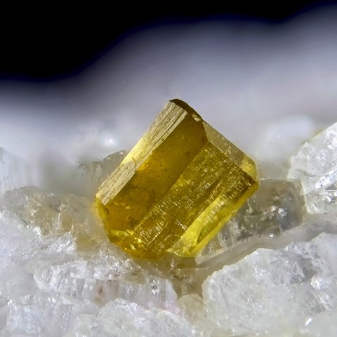 Chernovite de Monte Cervandone, Piémont, Italie © Angelo Brambilla