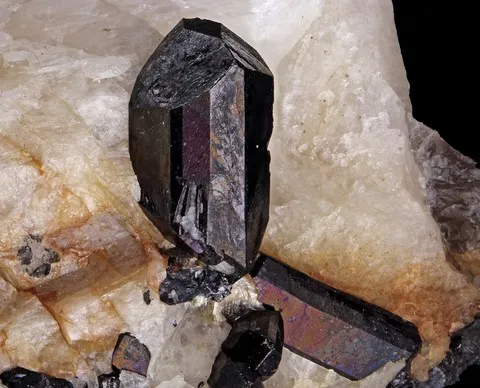 Columbite de Strickland quarry, Connecticut © David L. Busha