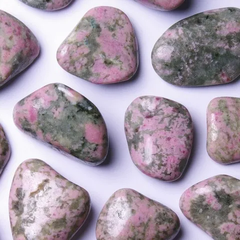 Clinozoïsite Chakra du coeur - ANAHATA - Détox, système immunitaire, digestion, coeur, rate, pancréas, prospérité, intuition, amour, stress, pardon, patience