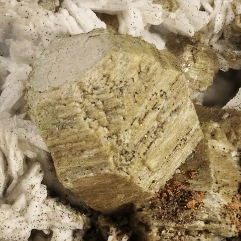 Donnayite de Poudrette Quarry, Mont Saint-Hilaire, Québec, Canada © Dario Cericola