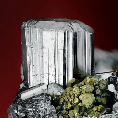 Énargite et pyrite de Cerro de Pasco, Pérou © Harald Biecker