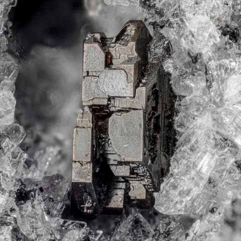 Fayalite du Mont Somma, Vésuve, Italie © Gianfranco Ciccolini