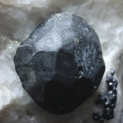 Franklinite de Franklin Mine, Franklin, Sussex County, New Jersey, USA © Carl Carnein