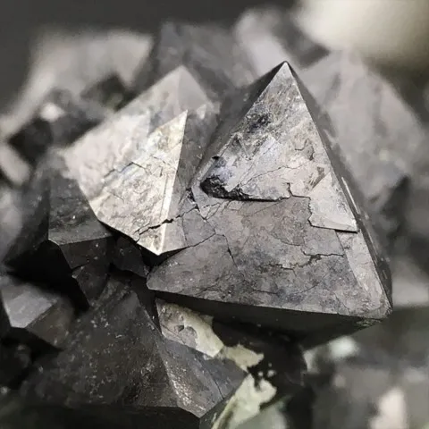 Gersdorffite de Bou Azzer, Maroc © R. Nakanishi