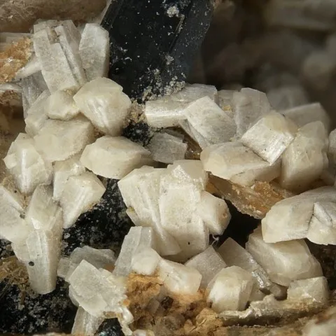 Gonnardite de Poudrette Quarry, Mont St-Hilaire, Canada © Stephan Wolfsried