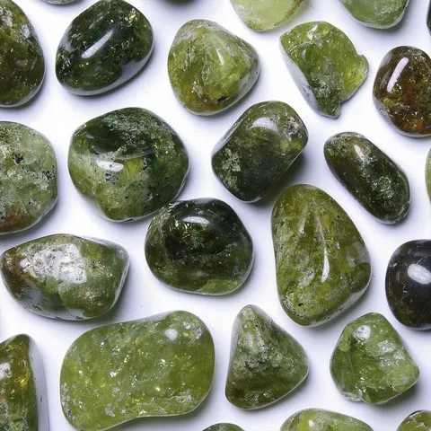 Grenat vert Chakra du coeur - ANAHATA - Coeur, pression sanguine, détox, poumons, rhumatisme, confiance, motivation, amour, fidélité, deuil, prospérité
