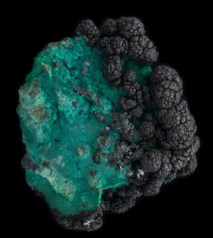 Hétérogénite sur chrysocolle de la Mine de l'Etoile, Katanga, R. D. Congo © Benjamin Oelker