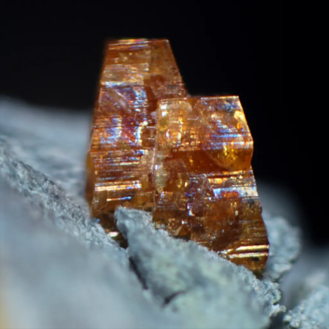Joaquinite-(Ce) de Benitoite Gem Mine, Californie, USA © Simone Citon