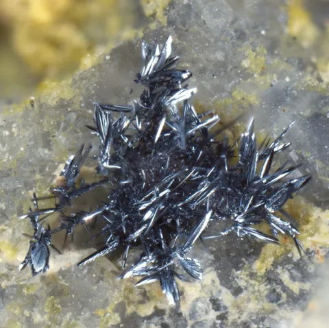 Acanthite d'Echassières, Allier, France - © Gerhard Niceus