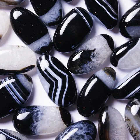 Onyx Chakra racine - MULADHARA - Ouïe, peau, yeux, calvitie, jambes, pancréas, coeur, rate, reins, système nerveux, circulation sanguine, stress, méditation, protection