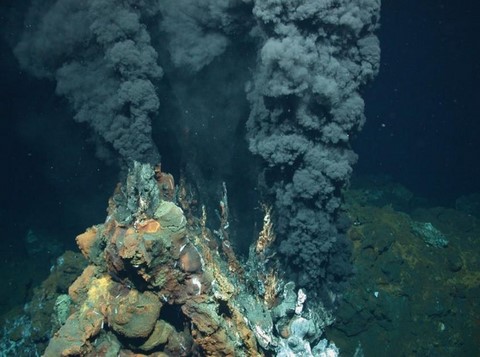 Underwater black smoker (©: NOAA)