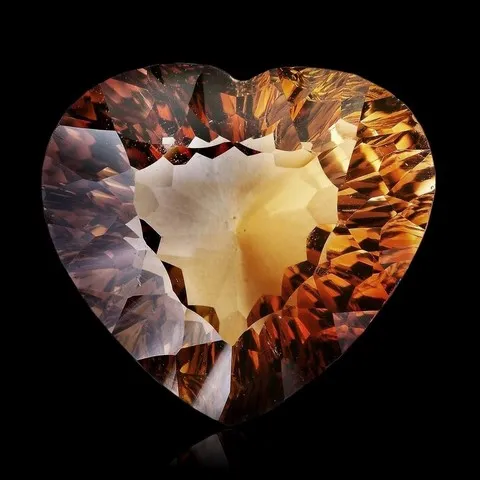 Topaze chauffée taillée en coeur