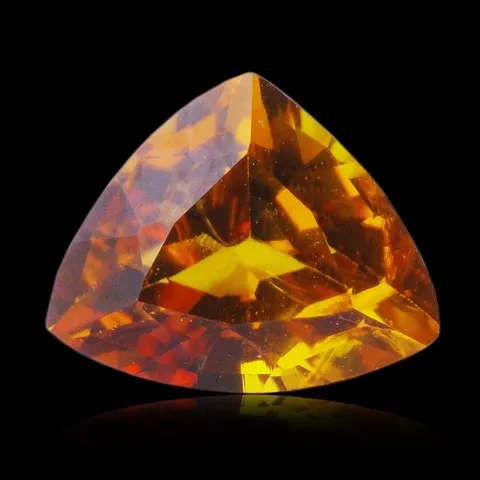 Clinohumite taillée de 0,78 ct du Tadjikistan