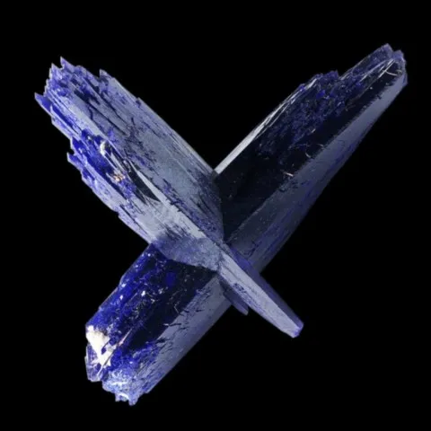 Macle en croix d'azurite de Kerrouchene, Maroc