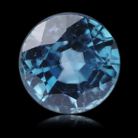 Zircon bleu taillé