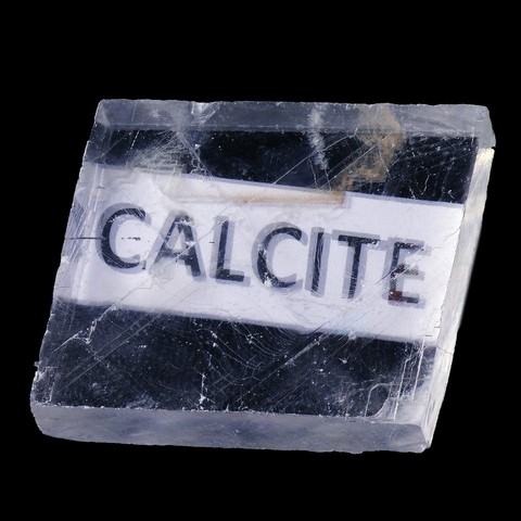 Clivage rhomboédrique d'une calcite