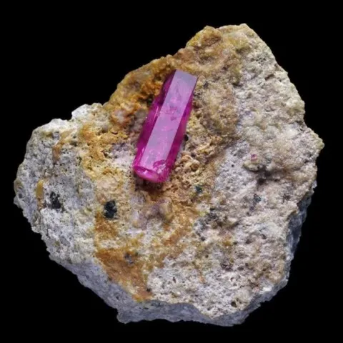Béryl rouge sur rhyolite de Violet claims, Beaver County, Utah, USA