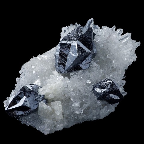 Cinabre sur quartz de Chine - minéraux, cristaux, mineral, crystal