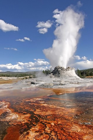 Geyser à cône (source Wikipedia)