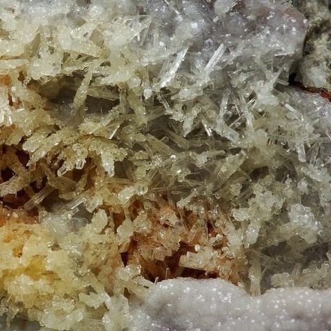 Variscite crystals on wavellite