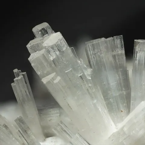 Leifite de Poudrette quarry, Mont St-Hilaire, Québec, Canada © Stephan Wolfsried