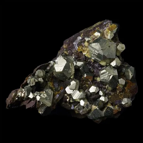 Pyrite en pentagonododécaèdres sur sidérite de St-Pierre-de-Mésage
