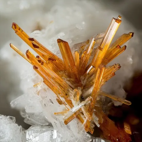 Labuntsovite de Poudrette quarry, Mont St-Hilaire, Québec, Canada © Jason B. Smith