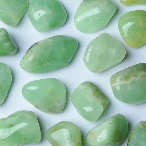 Prehnite Chakra du coeur - ANAHATA - Chakra du plexus solaire - MANIPURA - Os, dents, calvitie, ongles, stress, fatigue, détox, régime, circulation sanguine, reins, vessie, poumons, colère, calme, amour, cauchemards, peur