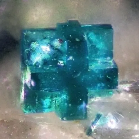 Pseudoboléite maclée des scories de Thorikos Bay, Laurion, Grèce © Ko Jansen
