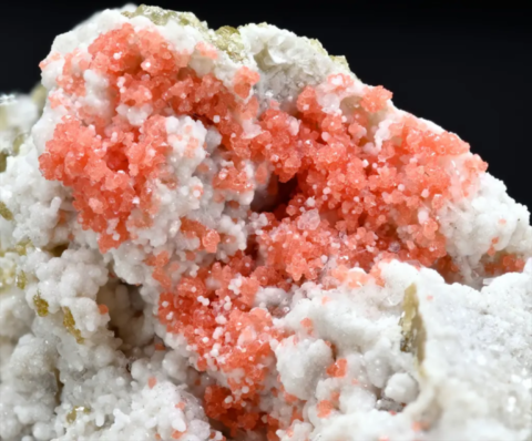 Shijiangshanite de Shijiangshan mine, Chifeng, Mongolie-Intérieure, Chine © Chris Emproto