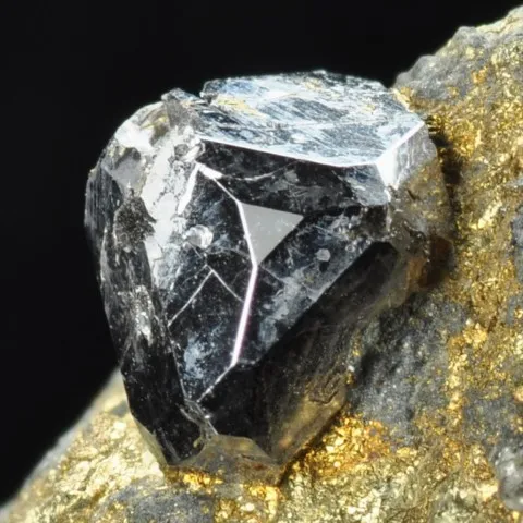 Sperrylite de Broken Hammer, Ontario, Canada © John R. Montgomery