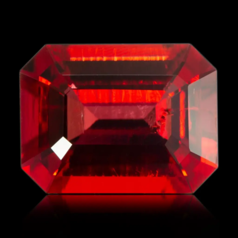 Béryl rouge synthétique de 2,15 ct © Rémi Bornet