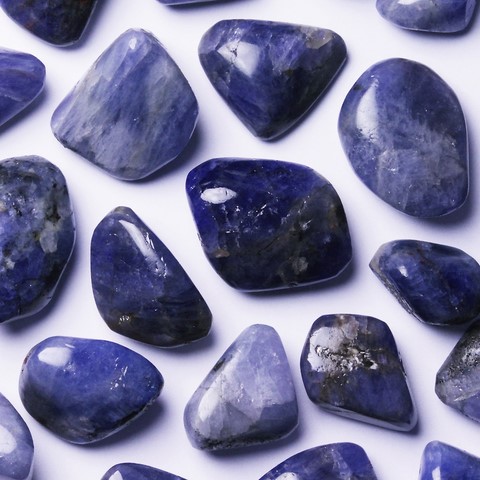 Tanzanite Throat chakra - VISHUDDHA - Third eye chakra - AJNA - Crown chakra - SAHASRARA - Immune system, detox, scarring, baldness, stress, sweating, headache, addiction, compassion, fear, self-confidence, communication, speech, meditation