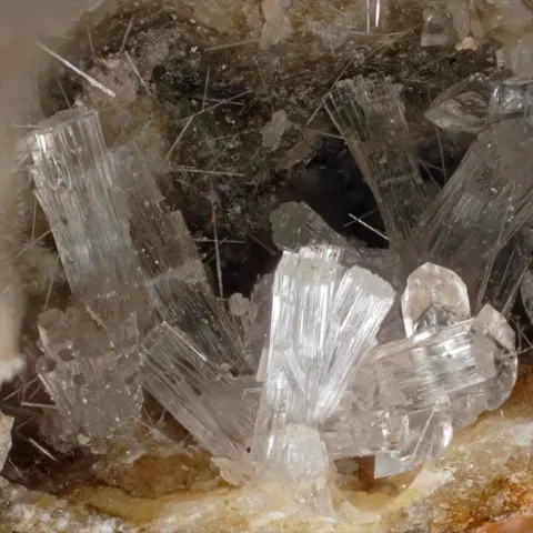 Thaumasite de St-Maime, Alpes-de-Haute-Provence, France © Pascal Chollet
