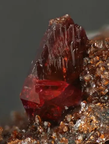 Tinsleyite de la pegmatite de Tip top, Dakota du Sud, USA © Michael Scott