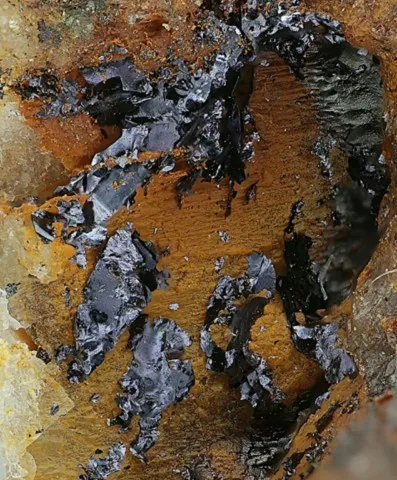 Umangite de la mine Clara, Allemagne © Michael Förch